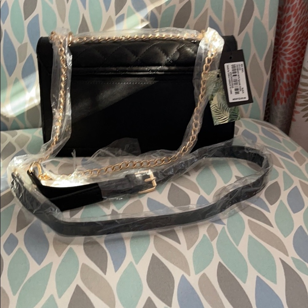 A new Badgley Mischka vegan leather black bag☘️☘️ - Picture 4 of 8